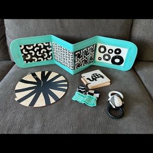 Lovevery The Looker Playset